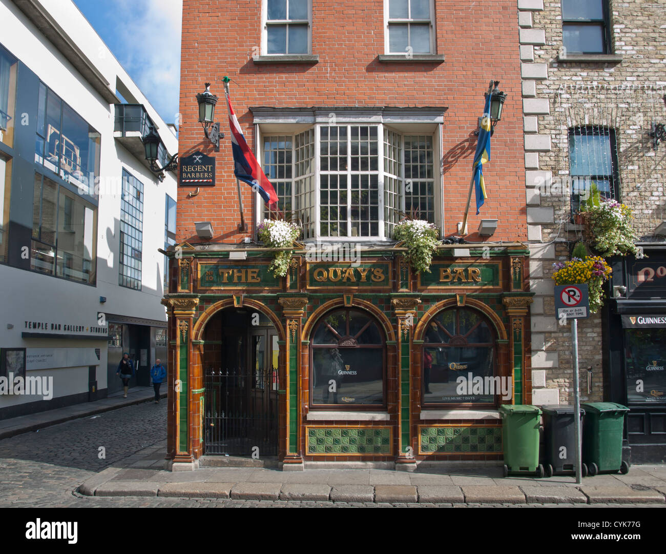 The Quays Bar in the Temple Bar district of Dublin Ireland Stock Photo Alamy
