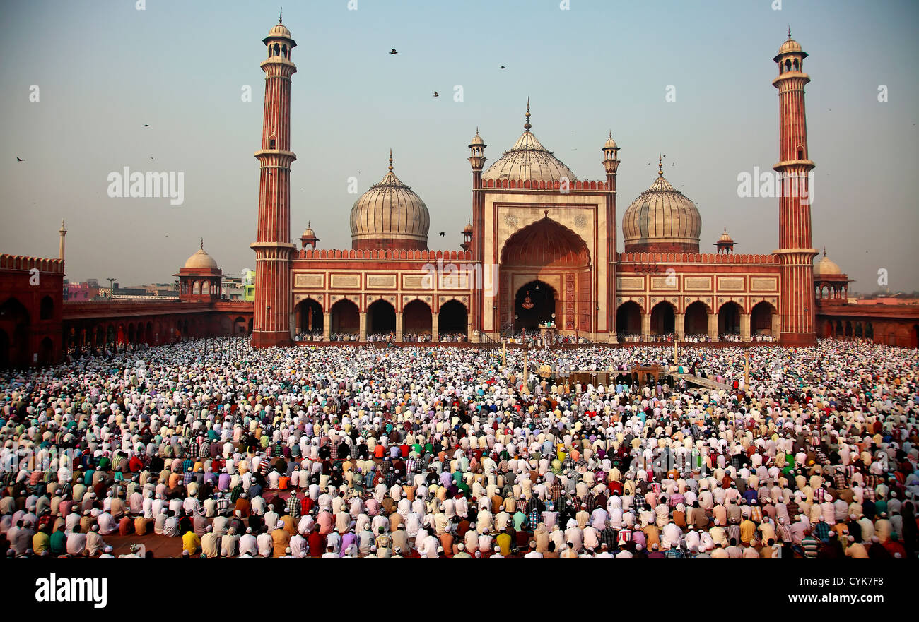 People crowd in Jama Masjid, Old,Delhi,India Stock Photo: 51439452 - Alamy