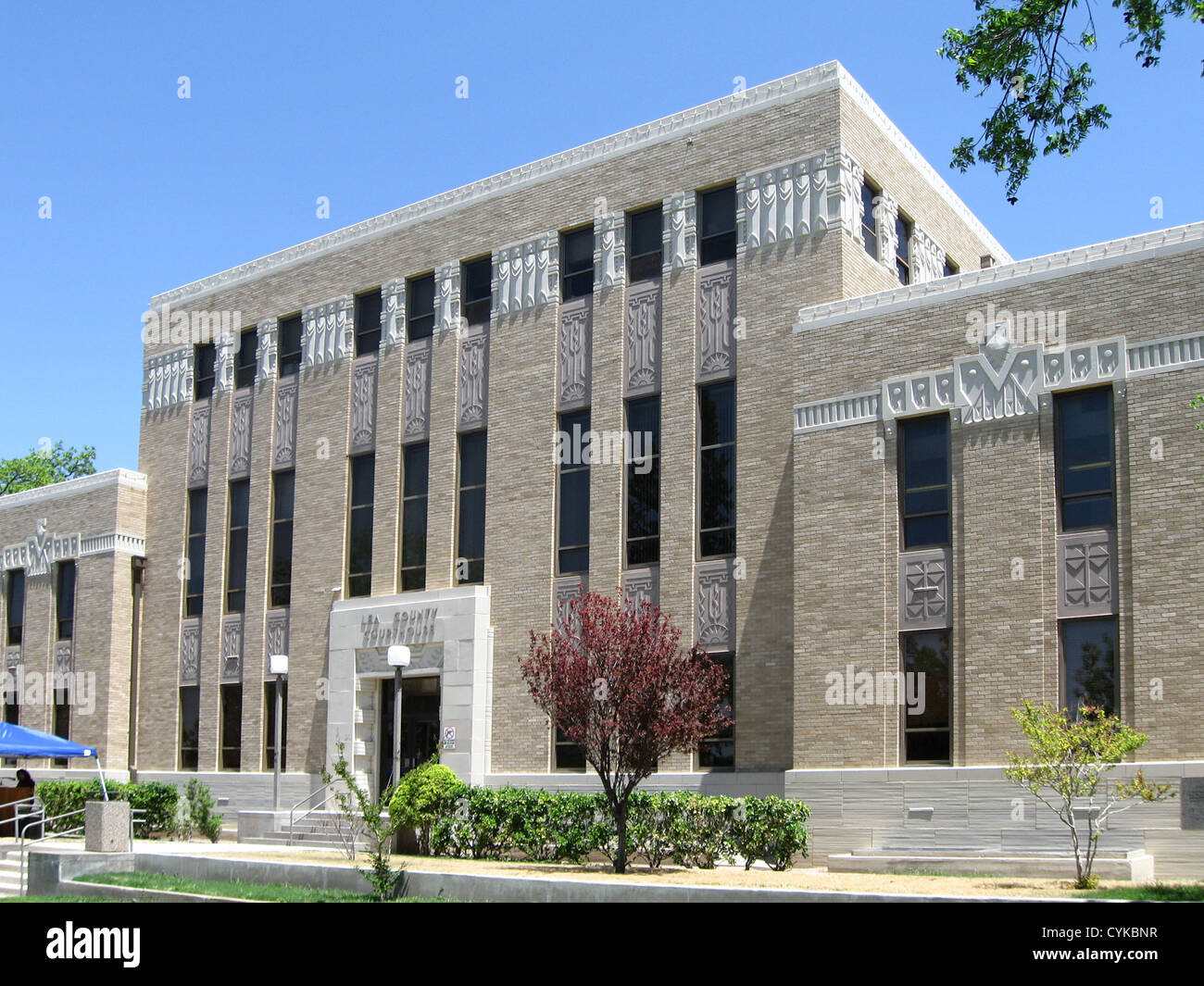 Lea County (New Mexico) Court House, located at 100 N. Main in Lovington, New Mexico. According to a plaque on the lower right o Stock Photo