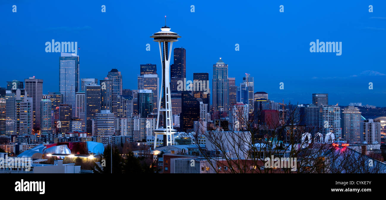 WA05352-00...WASHINGTON - View of the Space Needle and Seattle skyline from Kerry Park on Queen Ann Hill in Seattle at dusk. Stock Photo