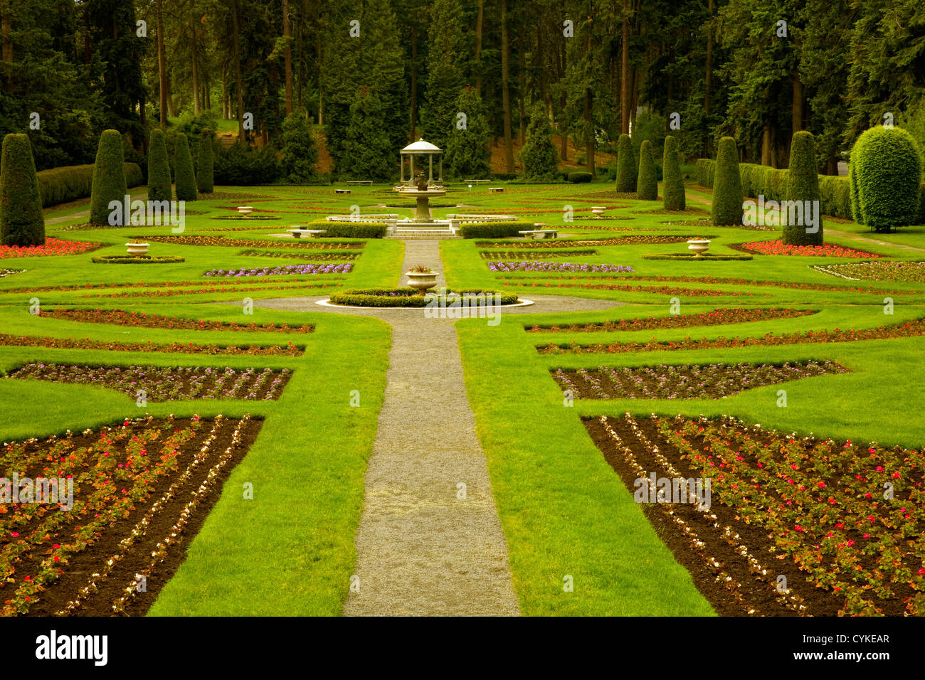 English Garden Path Stock Photos \u0026 English Garden Path Stock