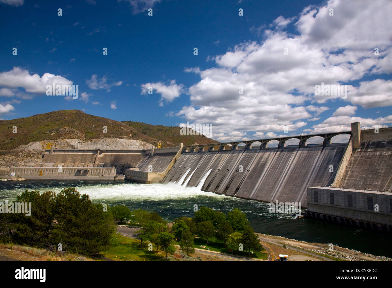 WA05609-00...WASHINGTON - Grand Coulee Dam and three power houses on the Columbia River. Stock Photo