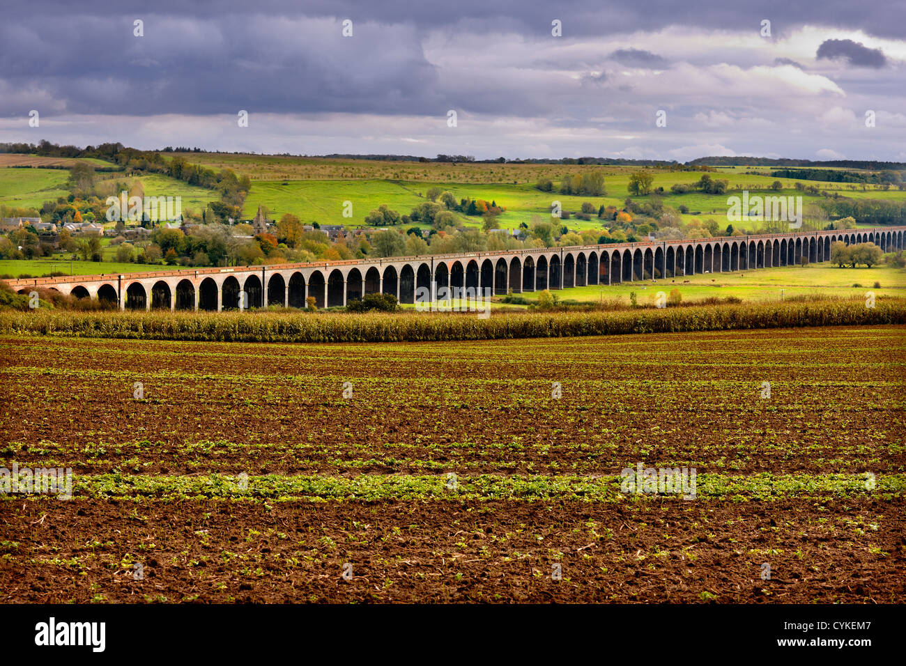 Welland Viaduct, also known as Harringworth Viaduct or Seaton Viaduct. Spans the Welland Valley from Northamptonshire to Rutland Stock Photo