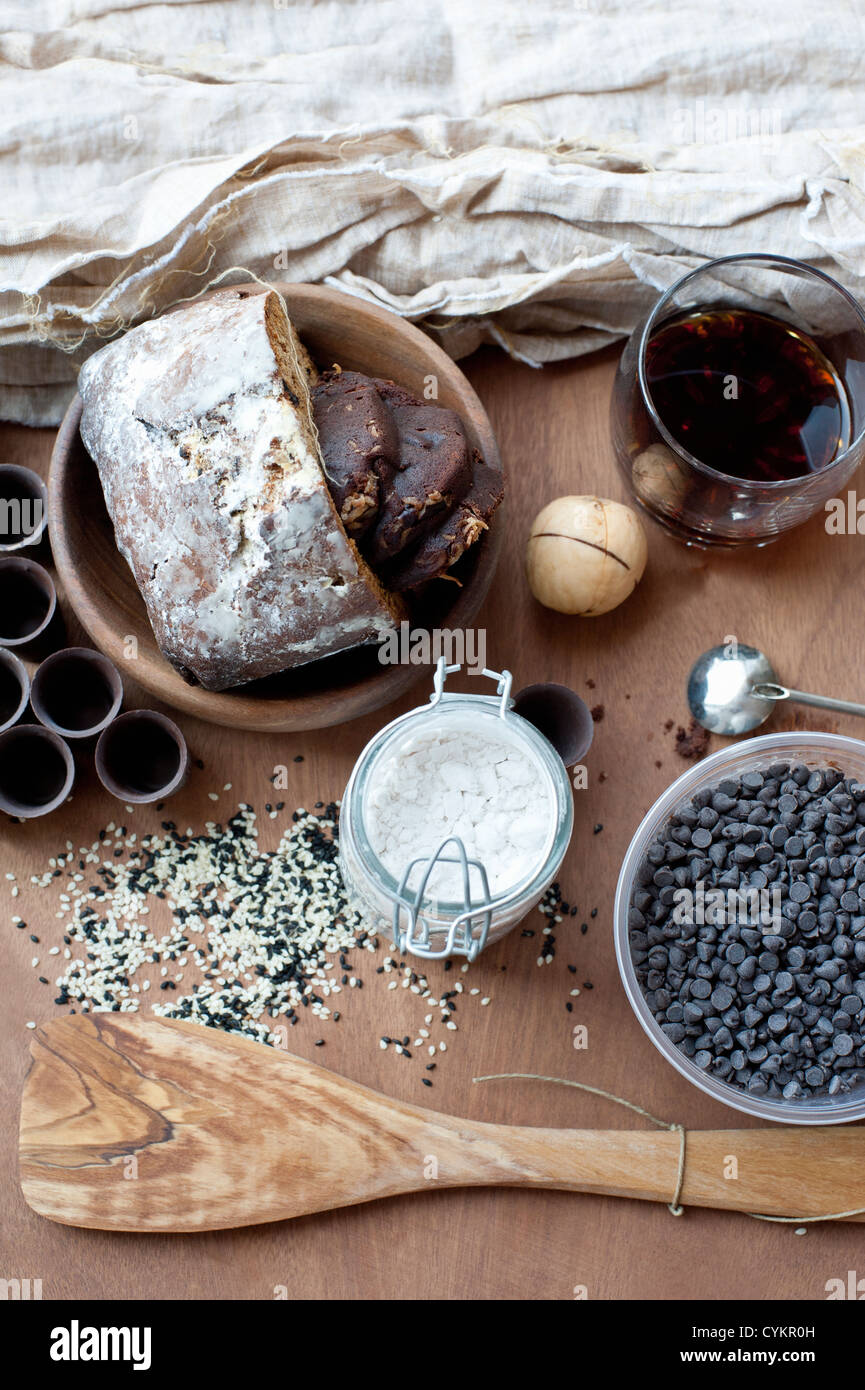 Coffee chocolate chips and gingerbread Stock Photo Alamy