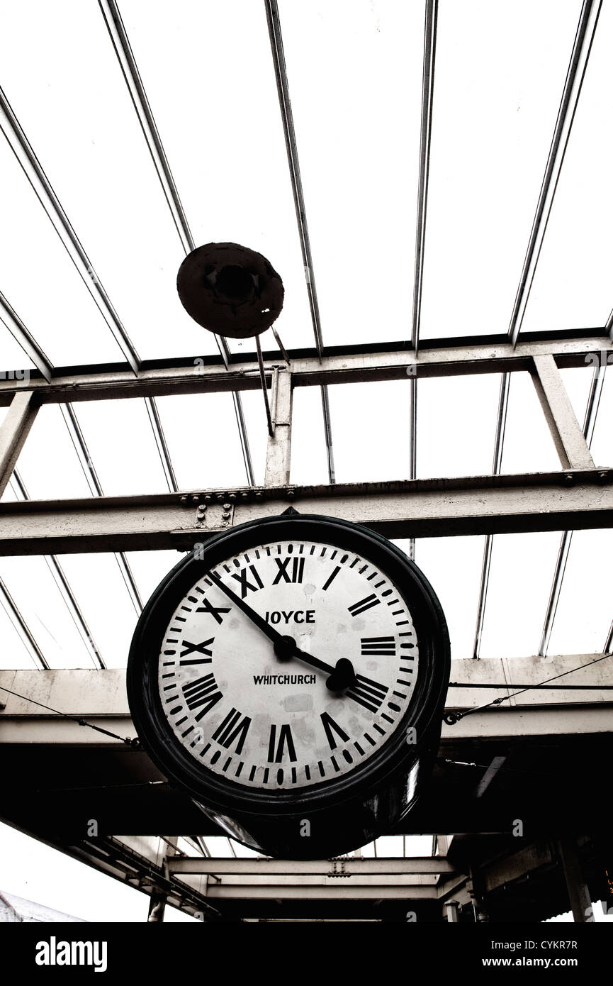 Brief Encounter Clock High Resolution Stock Photography and Images Alamy