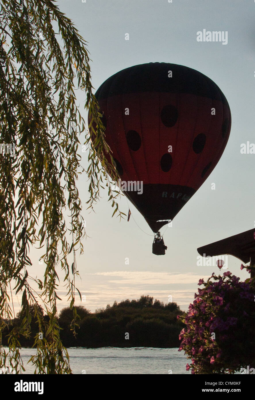 Northampton Balloon festival flying over Grantham Water Stock Photo Alamy