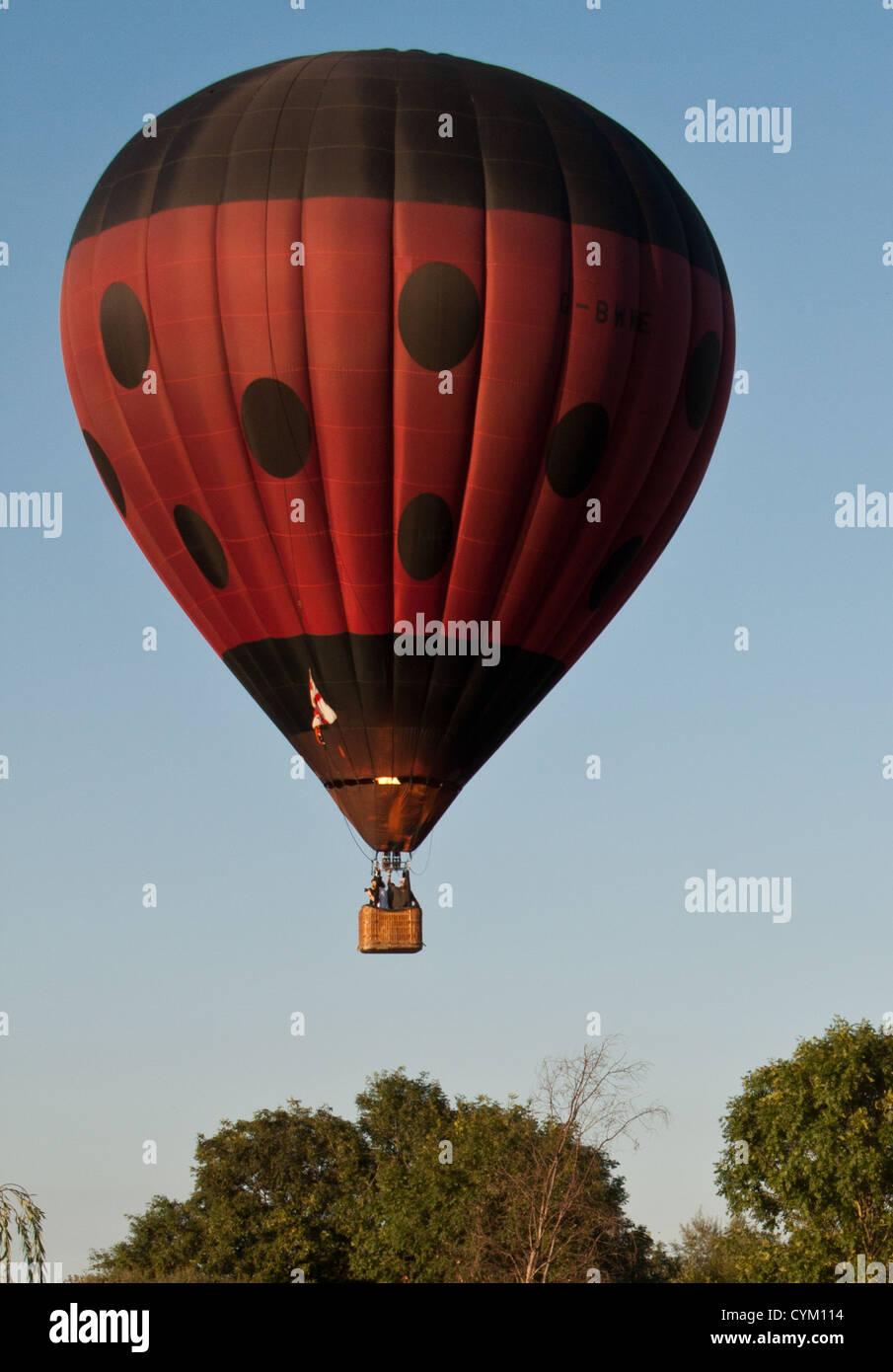 Northampton Balloon festival flying over Grantham Water Stock Photo Alamy