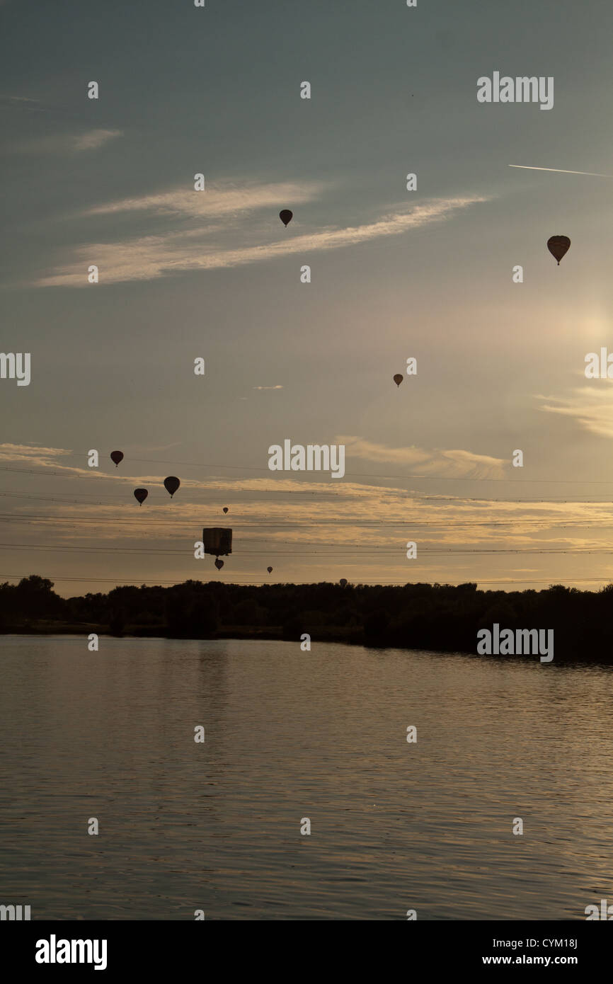 Northampton Balloon festival flying over Grantham Water Stock Photo Alamy
