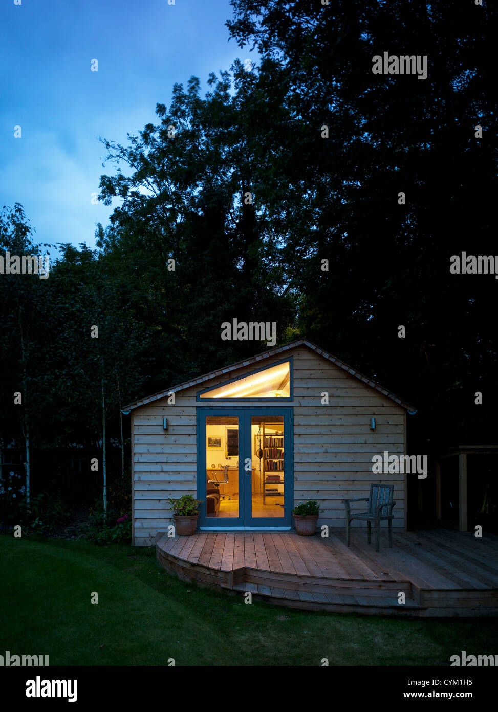 Garden Office, Berkhamsted, United Kingdom. Architect SDP Design, 2012