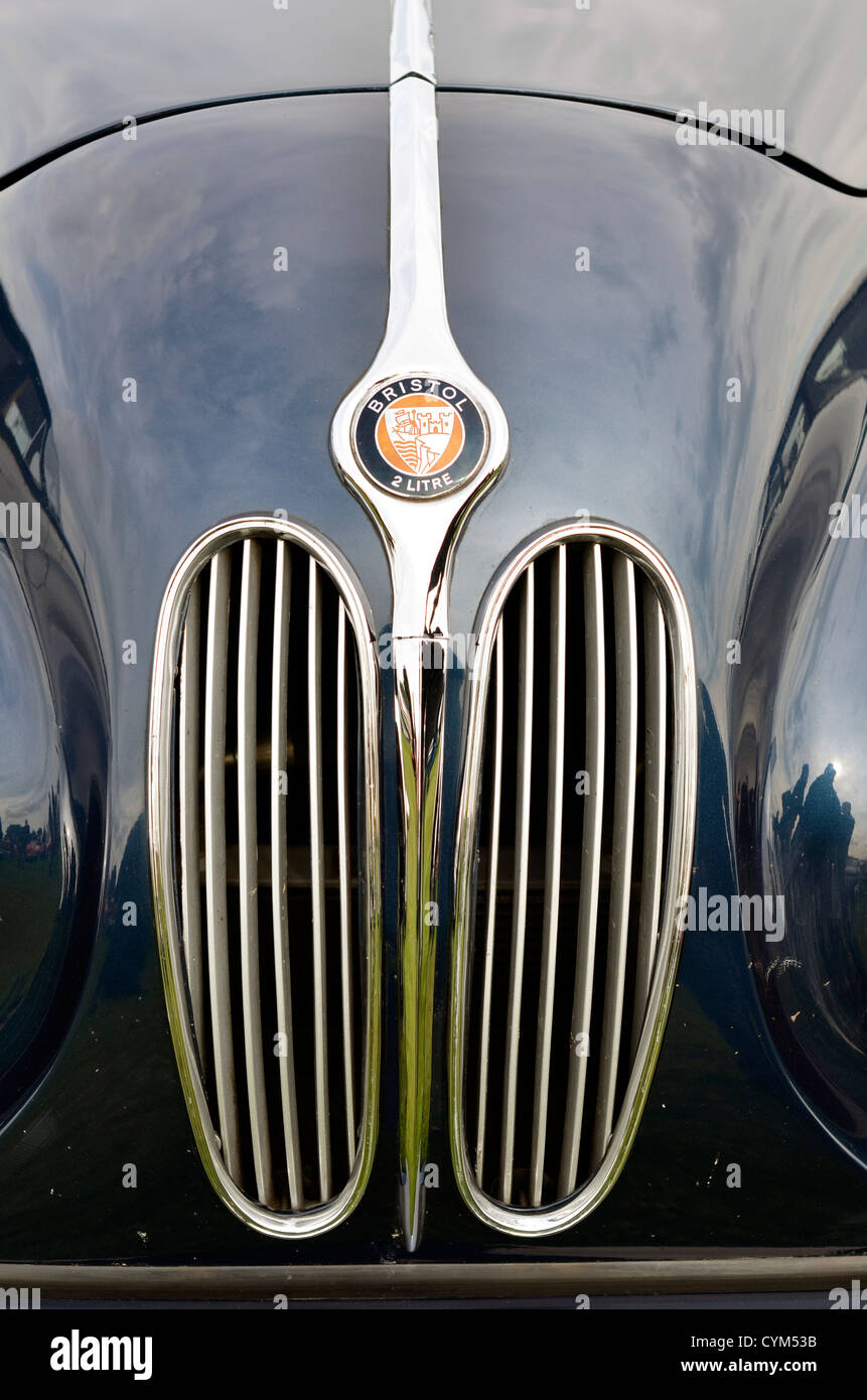 Classic british car grill badge hires stock photography and images Alamy