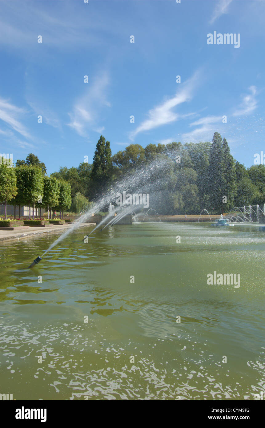 Pond fountains in Battersea Park in London, England Stock Photo Alamy