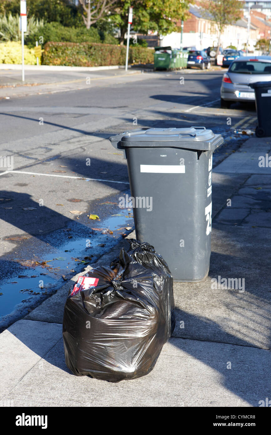Waste bags black wheelie bin hires stock photography and images Alamy