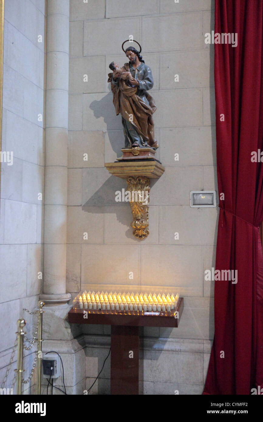 Prayer candles alter hires stock photography and images Alamy