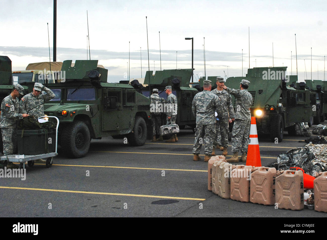 New York Army National Guard soldiers assigned to the 206th Military ...