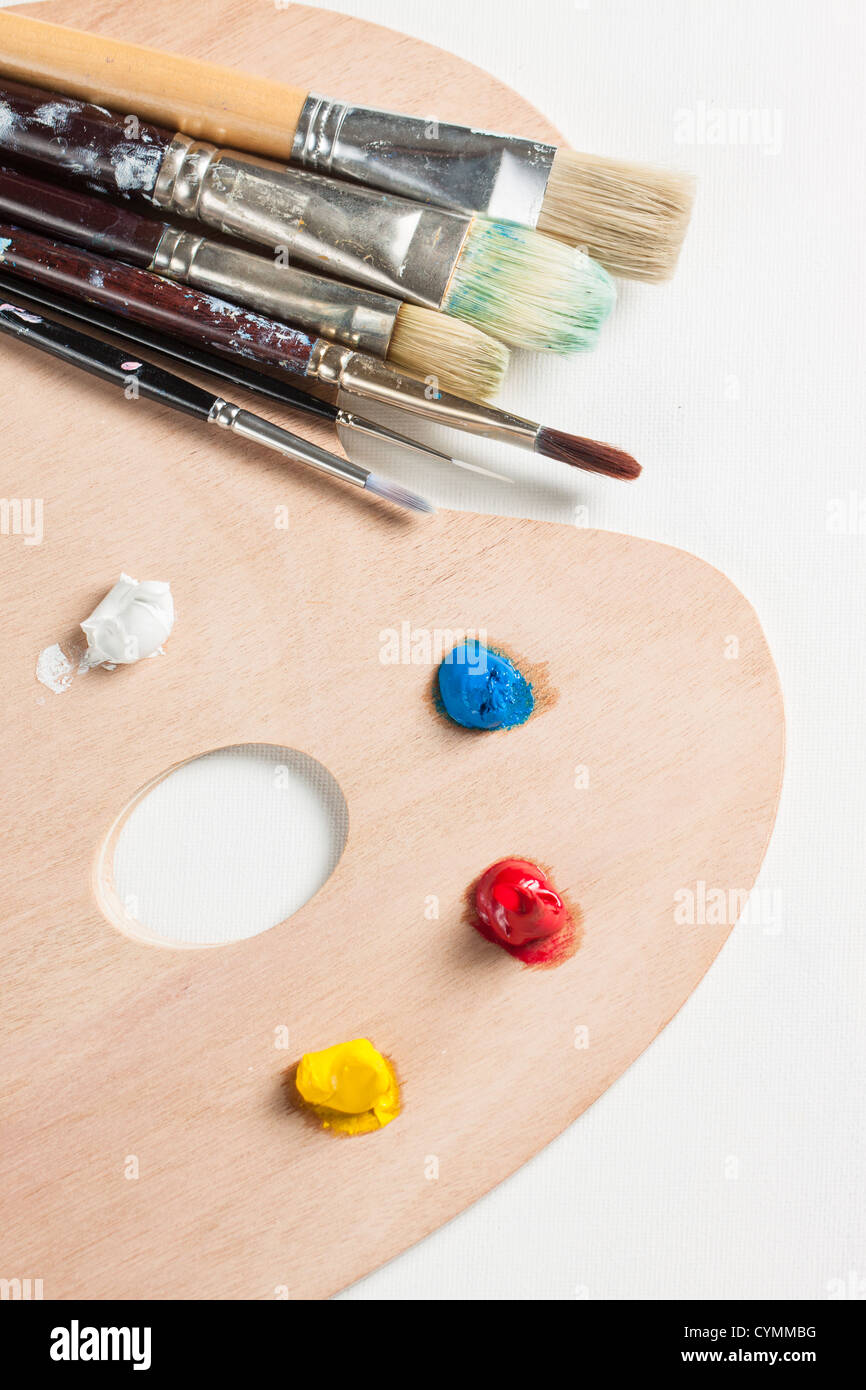 Colorful brushes on pallet hi-res stock photography and images - Alamy