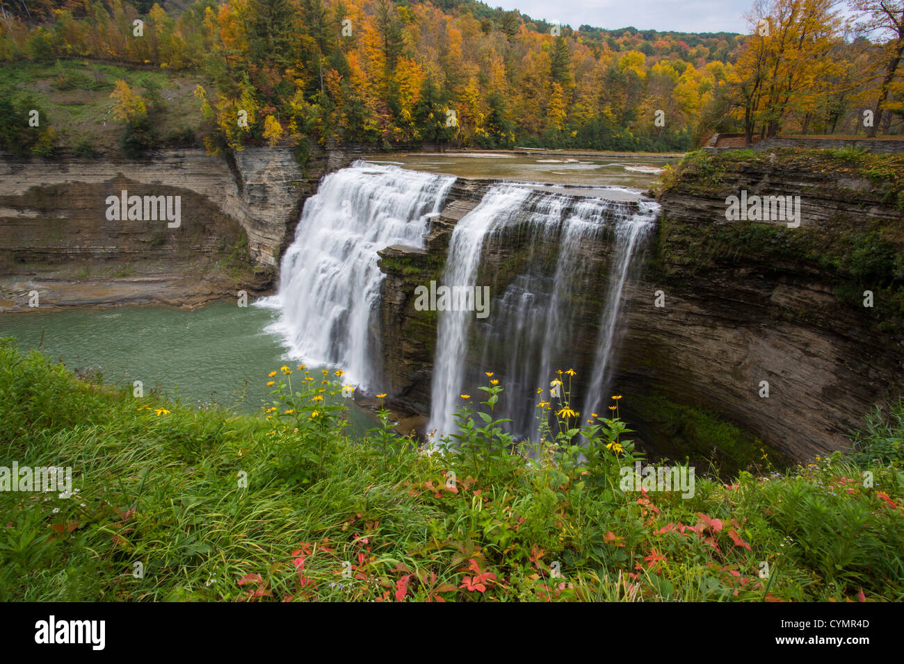 Fall color at the Middle Falls of the Genesee River in Letchworth State Park in New York State Stock Photo