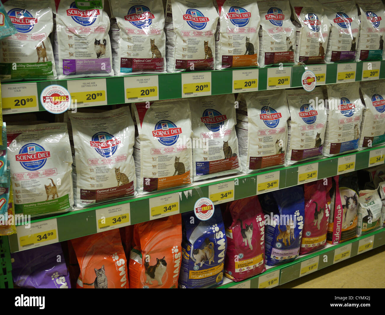 cat food pet store Stock Photo