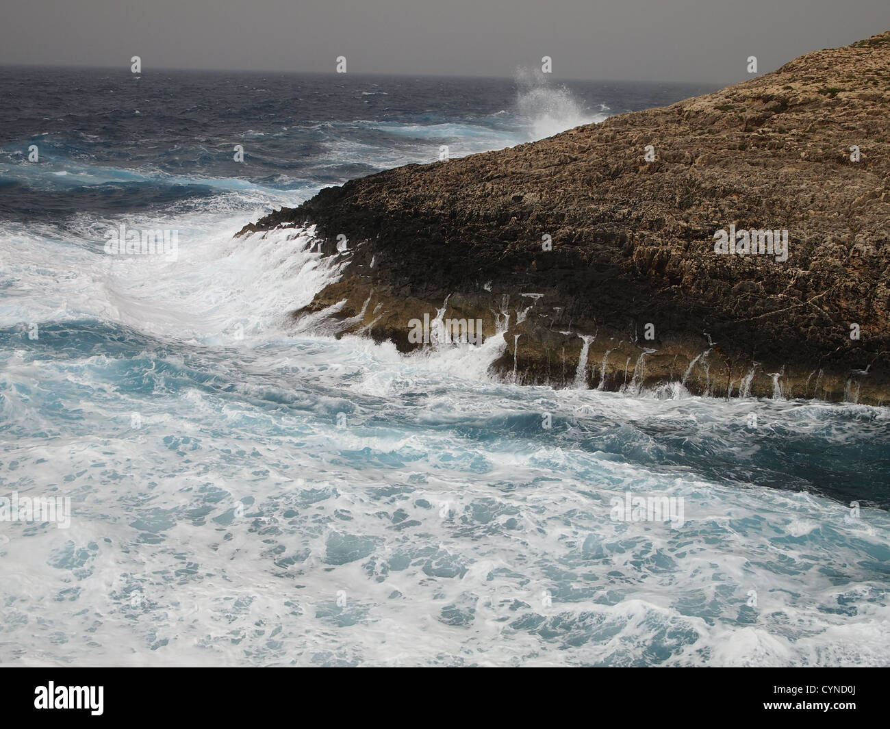 Big rocks wavy sea hi-res stock photography and images - Alamy