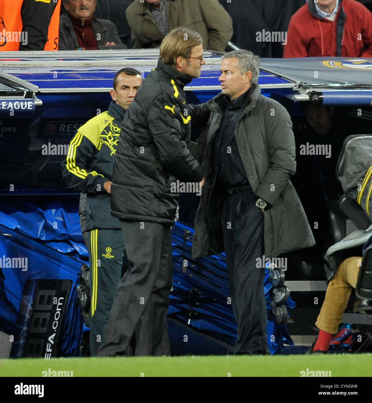 6.11.2012, Football, Champions League 2012/2013, 4. matchday, Estadio Santiago Bernabeu, Madrid, Spain, Real Madrid (white) - Borussia Dortmund (yellow) ----  Dortmund coach Jürgen (Juergen) Klopp and Real Madrid coach Jose Mourinho shake hands after the final whistle Stock Photo