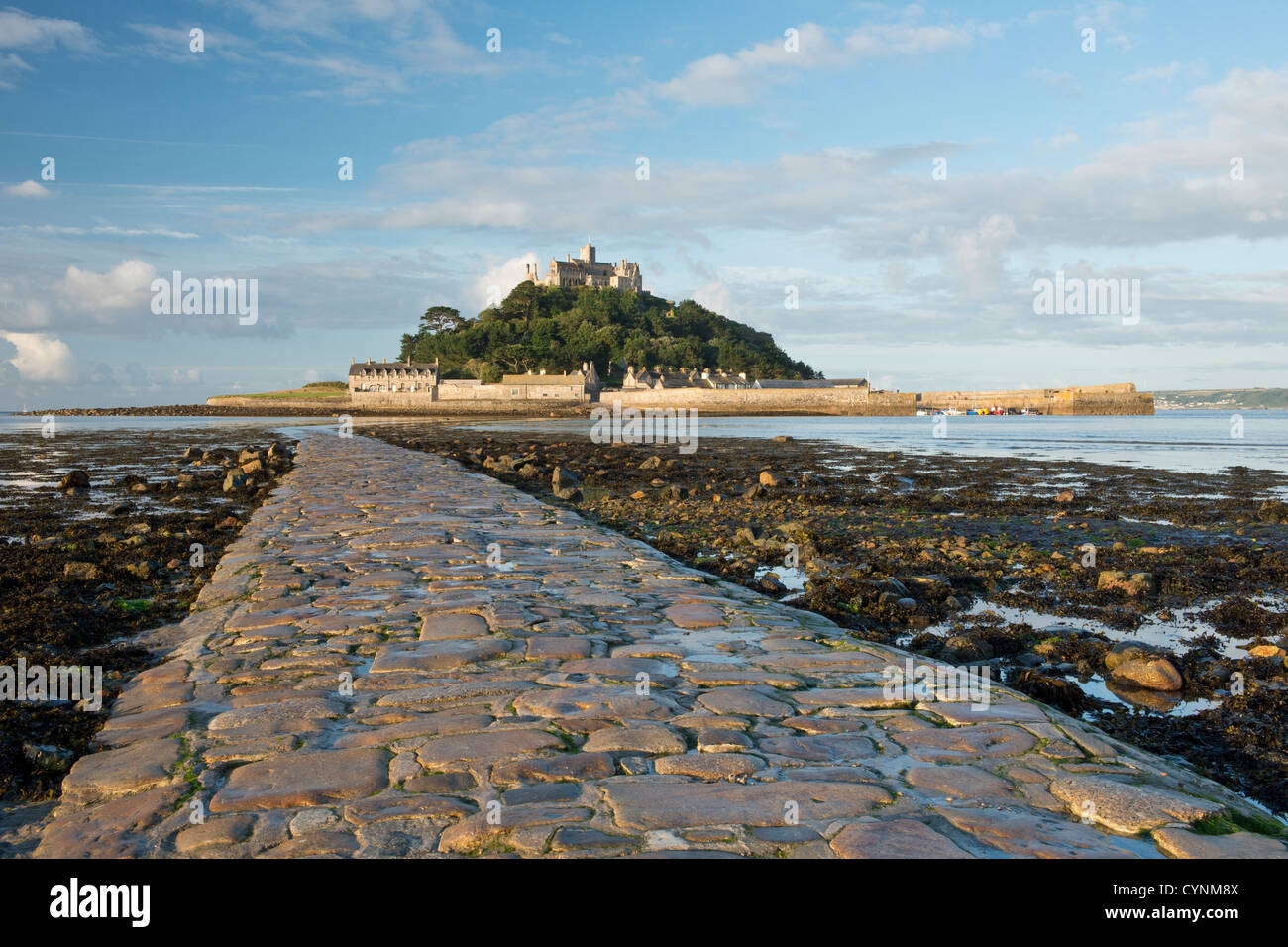 Causeway at low tide leading to St Micheal's Mount, Cornwall Stock Photo