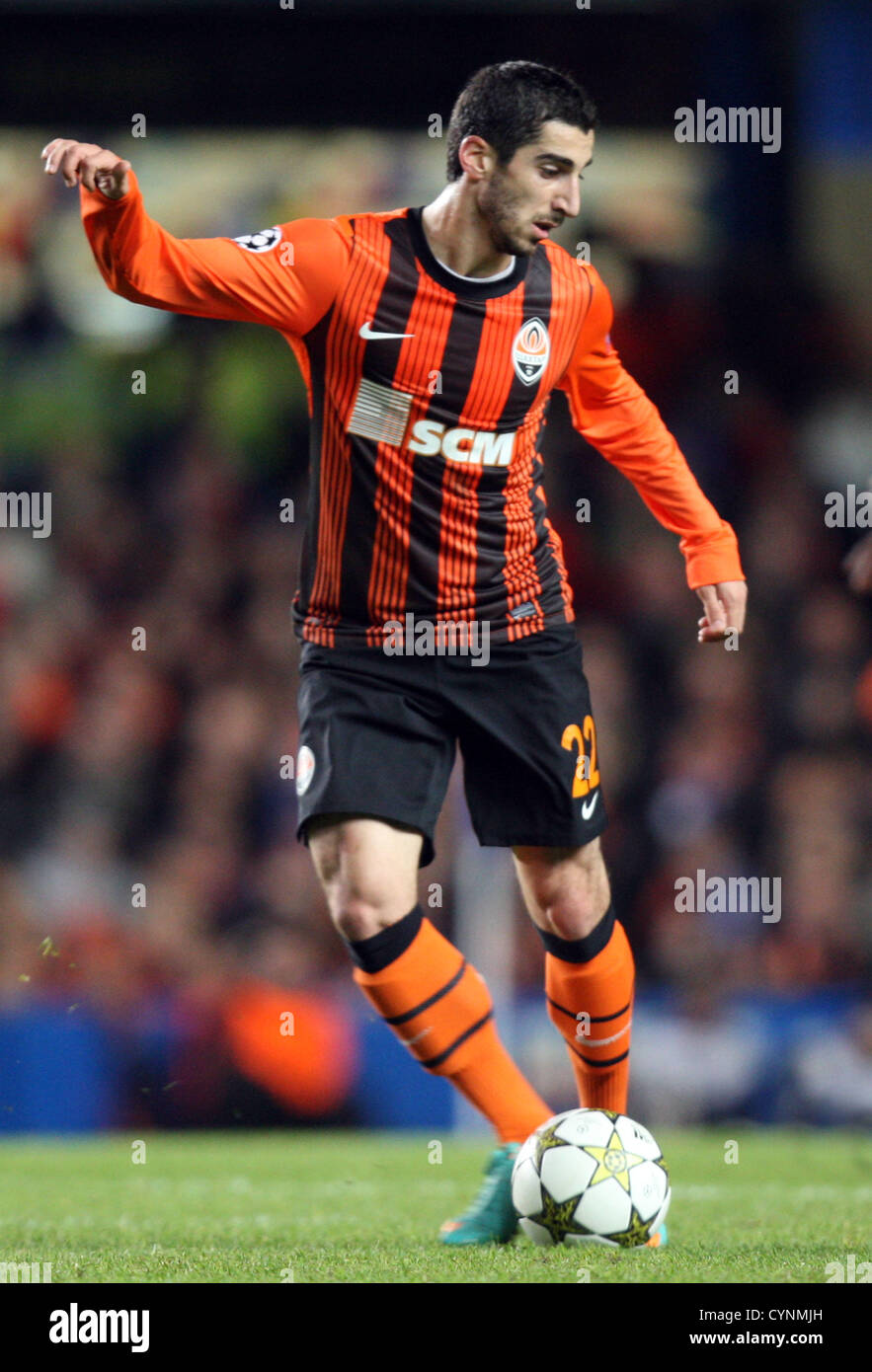 07.11.2012. London, England. Henrikh Mkhitaryan of FC Shakhtar Donetsk in  action during the UEFA Champions League Group E game between Chelsea and  Shakhtar Donetsk from Stamford Bridge Stock Photo - Alamy