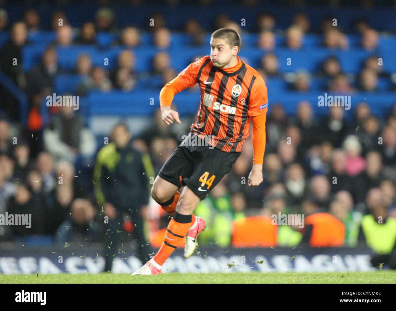 07.11.2012. London, England. Henrikh Mkhitaryan of FC Shakhtar Donetsk in  action during the UEFA Champions League Group E game between Chelsea and  Shakhtar Donetsk from Stamford Bridge Stock Photo - Alamy