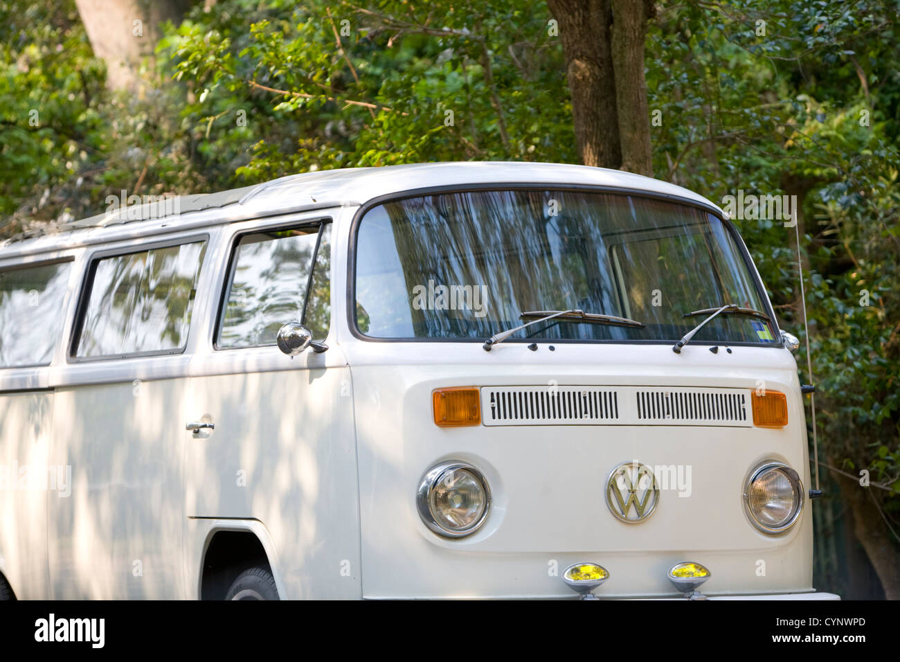 kalender Omgaan met Vroeg volkswagen vw combi kombi campervan, famously used by surfers and those  travelling around australia Stock Photo - Alamy