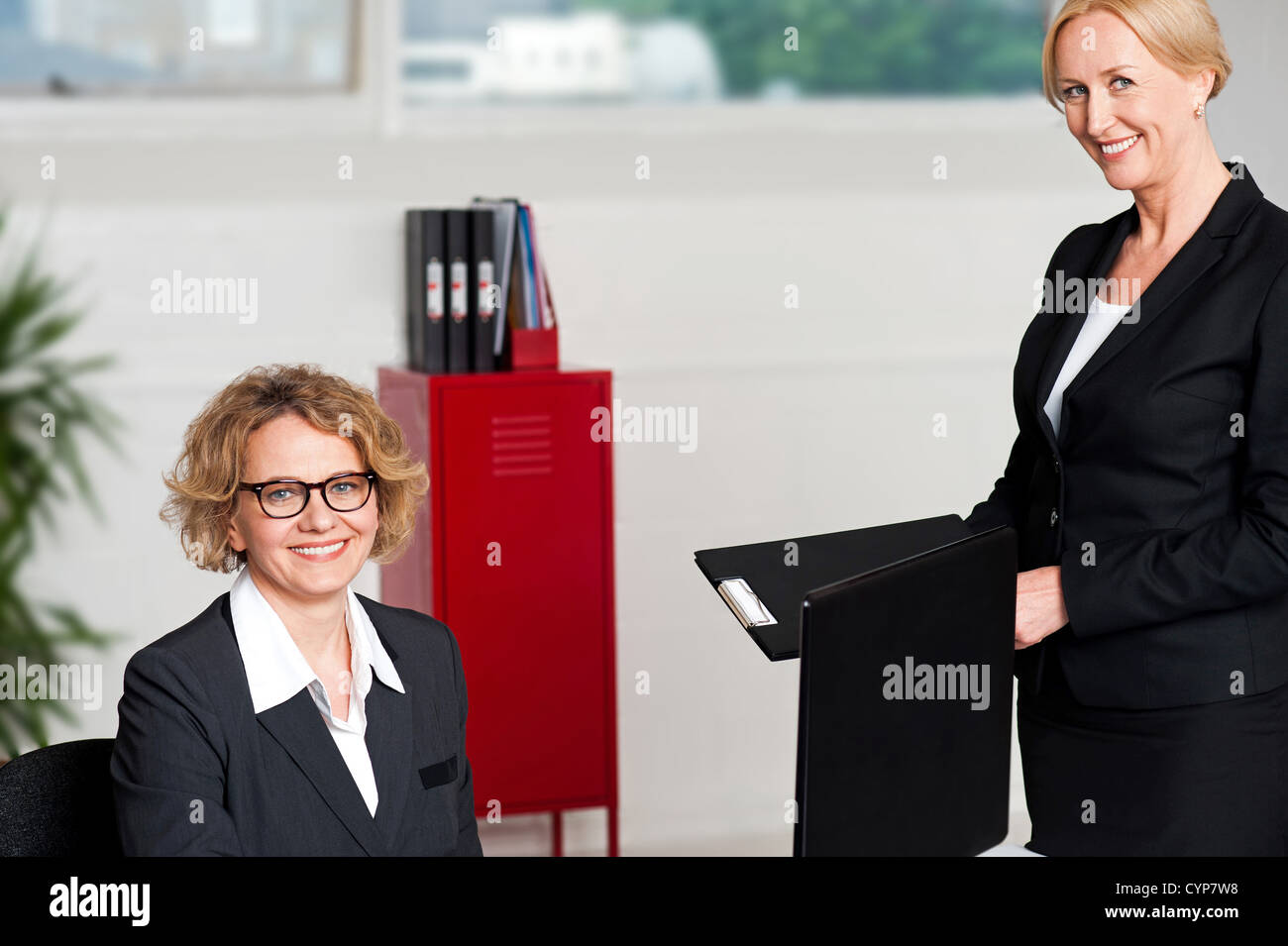 Handing over documents hi-res stock photography and images - Alamy