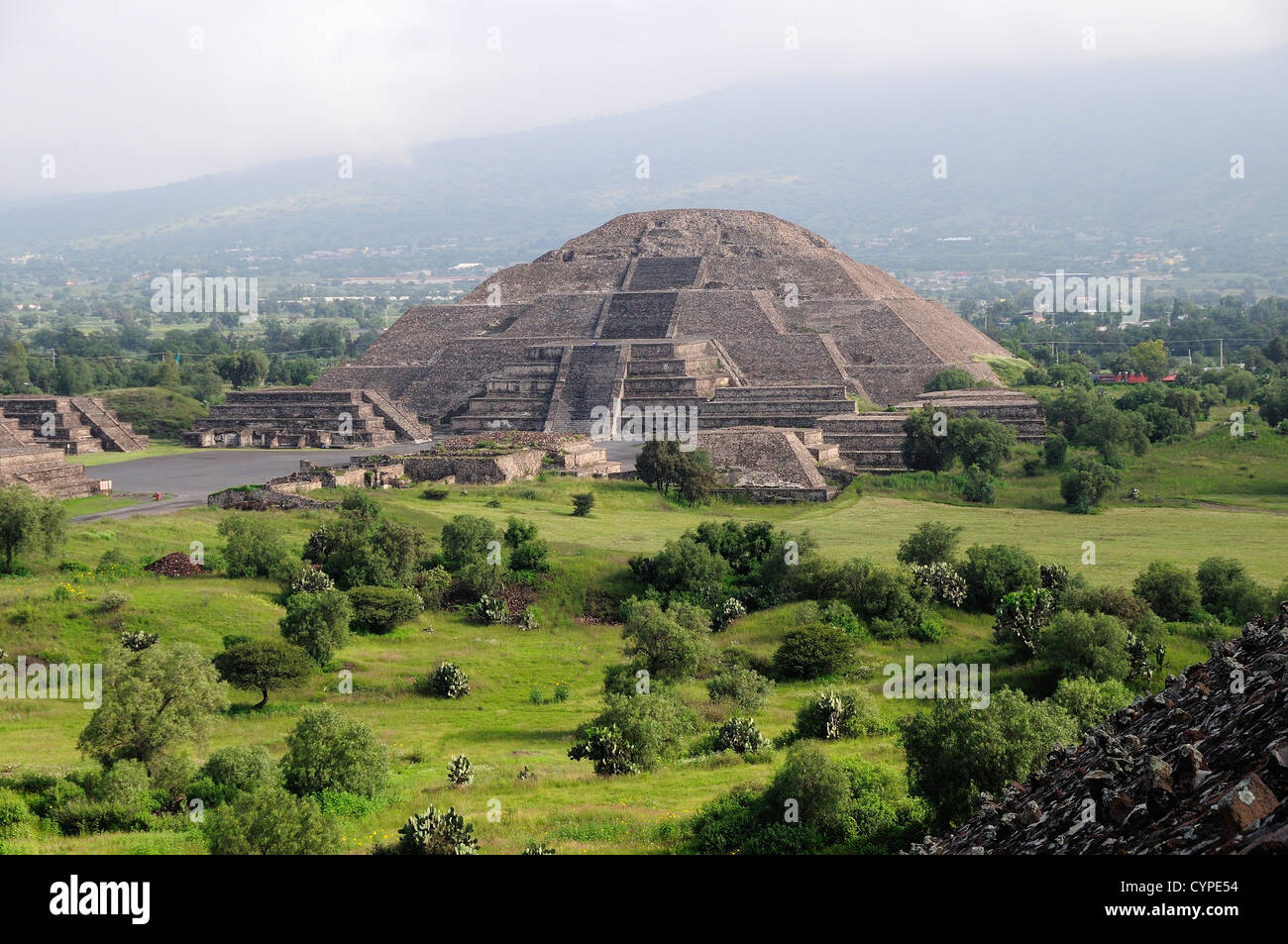 Mexico, Anahuac, Teotihuacan, Pyramid de la Luna in the pre-Columbian Mesoamerican city. Stock Photo
