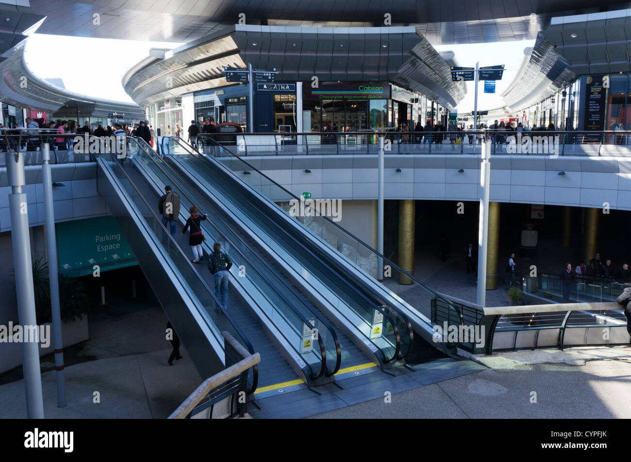 Shopping centres escalators hi-res stock photography and images - Alamy