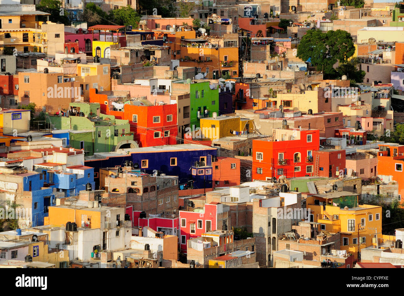 Mexico, Bajio, Guanajuato, Elevated view over colourful housing with