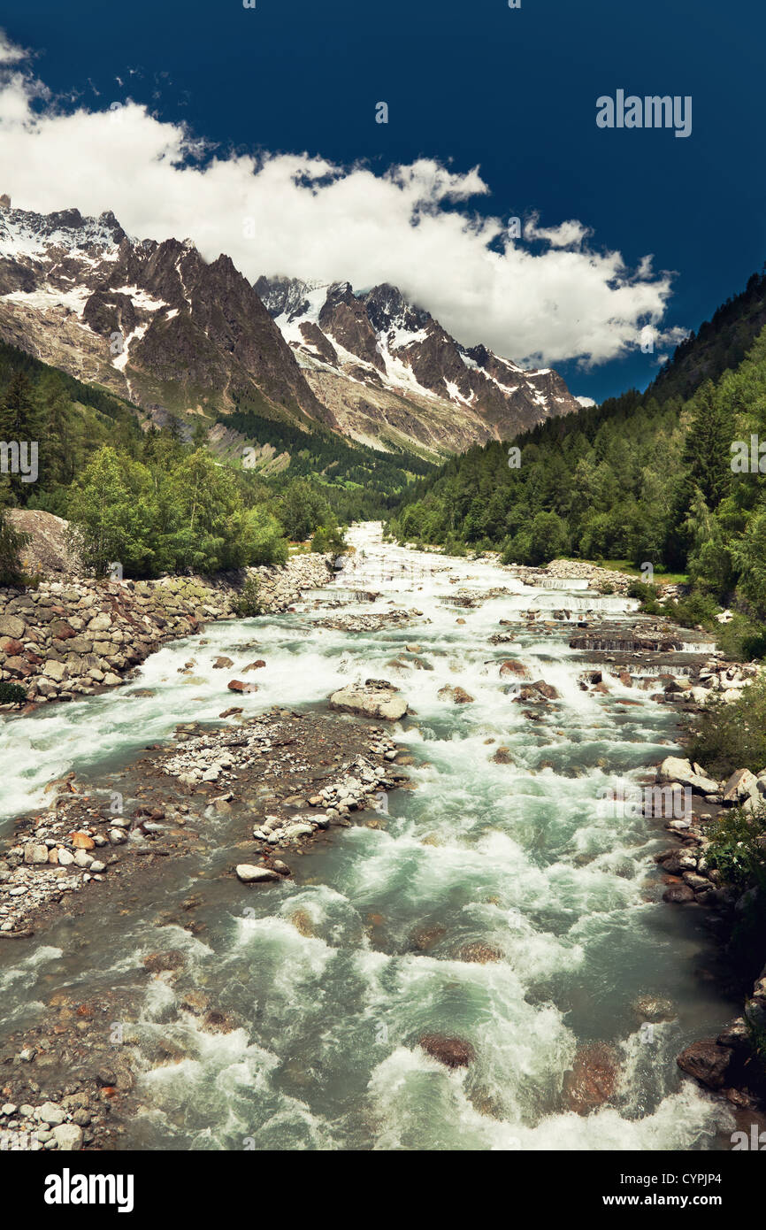 Photo of mountain hi-res stock photography and images - Alamy