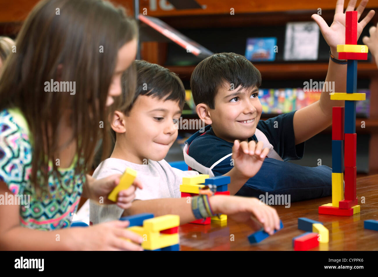 Students building 10 11 years hi-res stock photography and images - Alamy