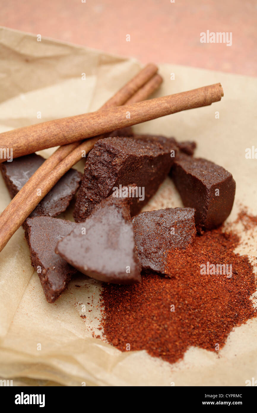 Mexican chocolate and cinnamon sticks Stock Photo Alamy