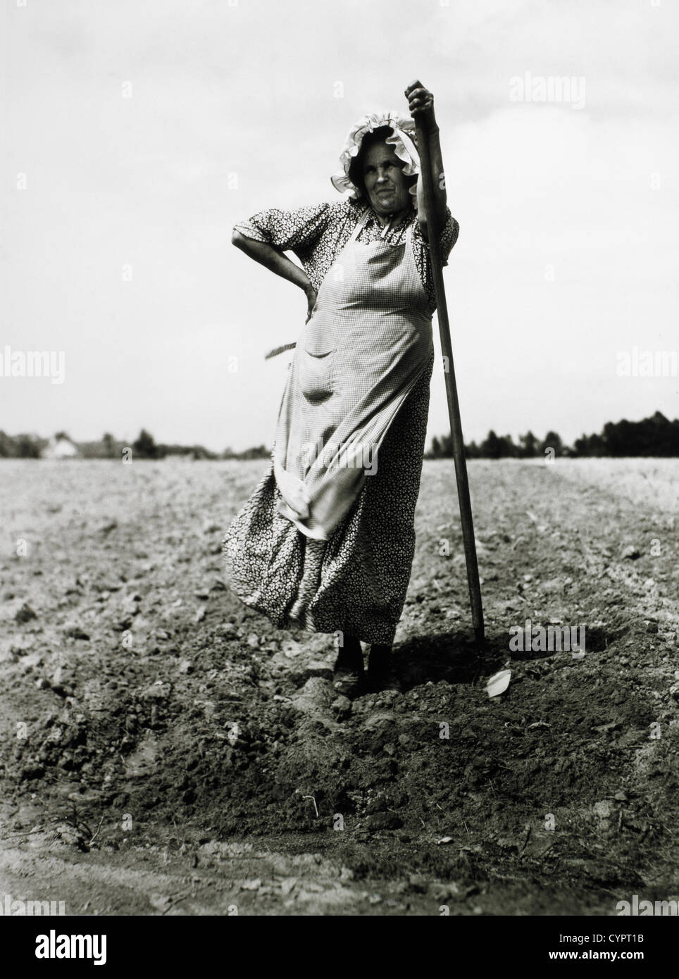 Woman Planting Tobacco, Durham, North Carolina, USA,  Circa 1940 Stock Photo