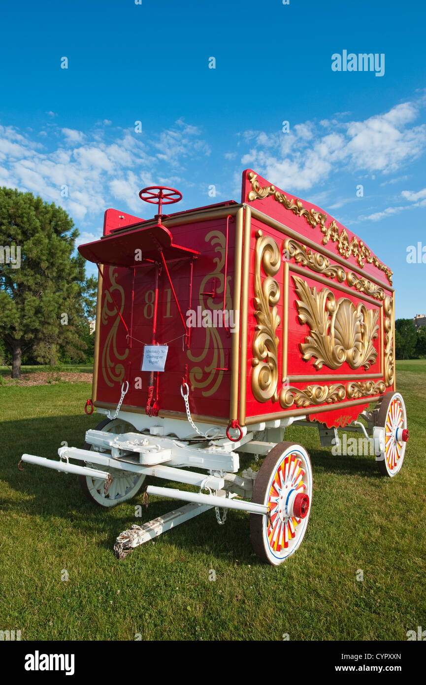 Vintage antique old circus wagon at the annual Great CIrcus Parade,  Milwaukee, Wisconsin Stock Photo - Alamy
