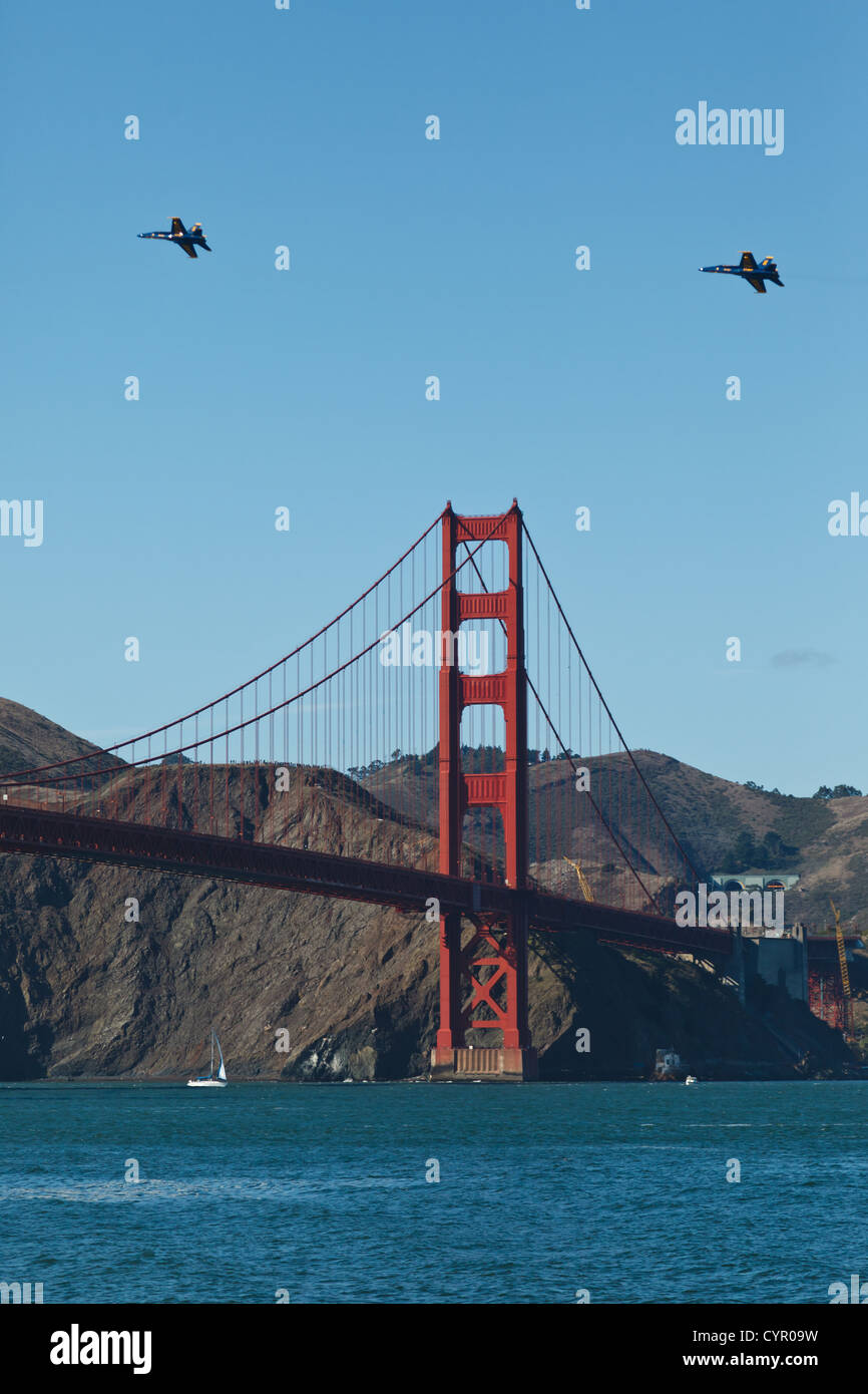 Fighter bomber jets hires stock photography and images Alamy