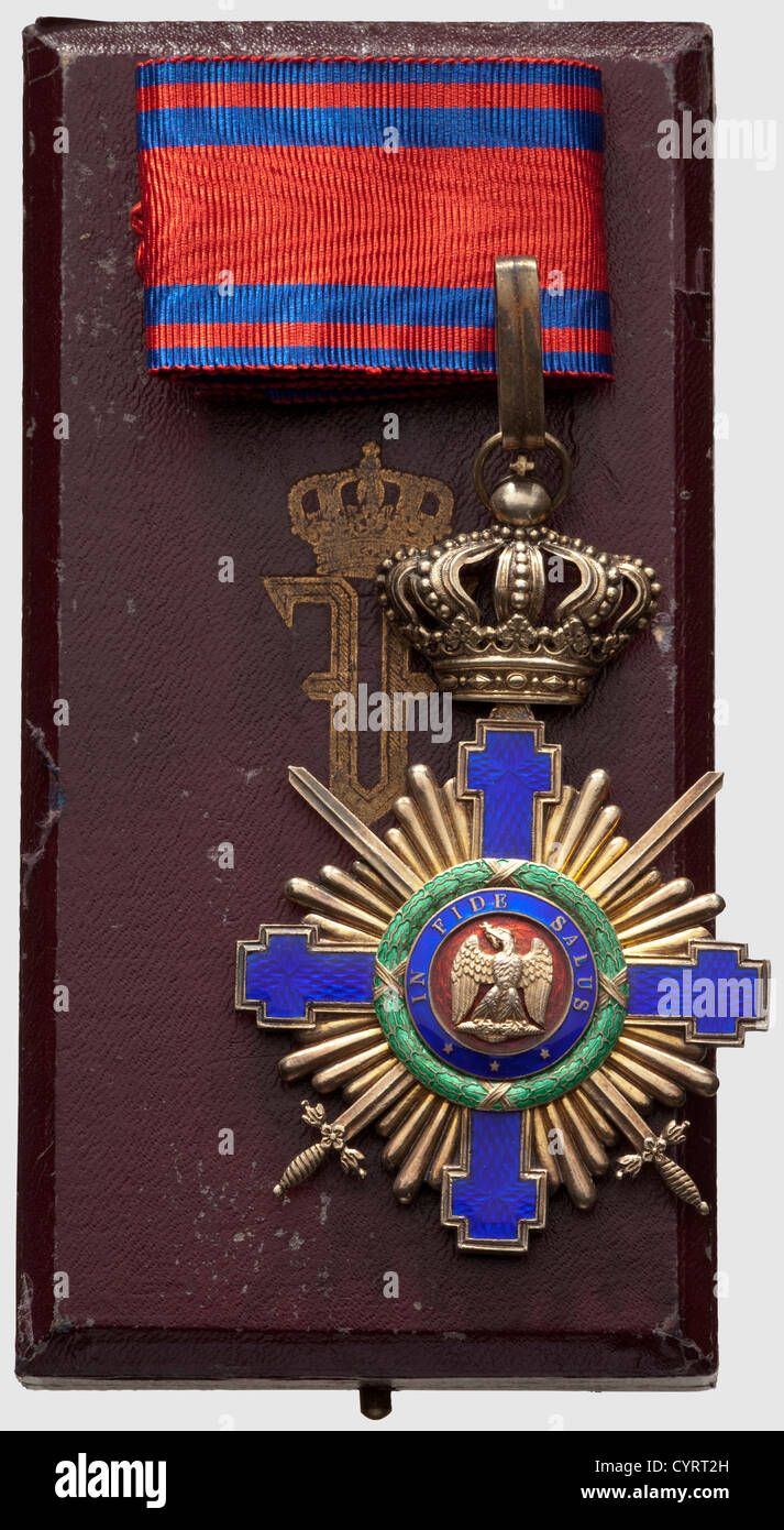 Ordre de l'Etoile, commandeur à titre militaire, avant 1932, dans son coffret de la maison 'Lemaitre Paris', dimensions 95 x 64mm, , Additional-Rights-Clearences-Not Available Stock Photo