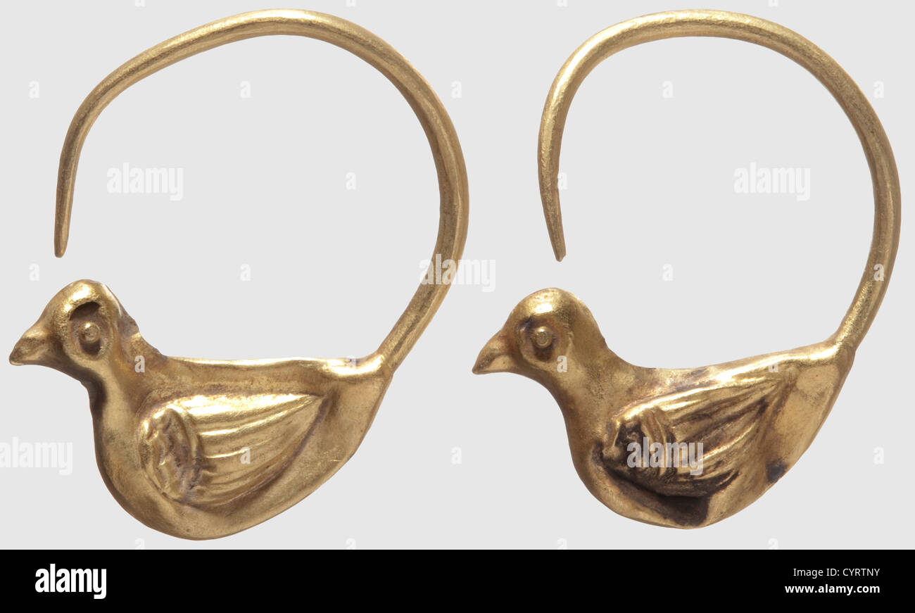 A pair of Roman golden dove earrings, 1st - 3rd century AD. Round, open clamps each with a hollow-worked, three-dimensional dove. Each slightly bent, one dove slightly damaged. Height 3 cm each, total weight of both earrings 5.5 g. Provenance: South German private collection, ca. 1970, historic, historical, ancient world, ancient world, ancient times, object, objects, stills, clipping, cut out, cut-out, cut-outs, mediterranean, precious metal, precious metals, jewellery, jewelry, Additional-Rights-Clearences-Not Available Stock Photo