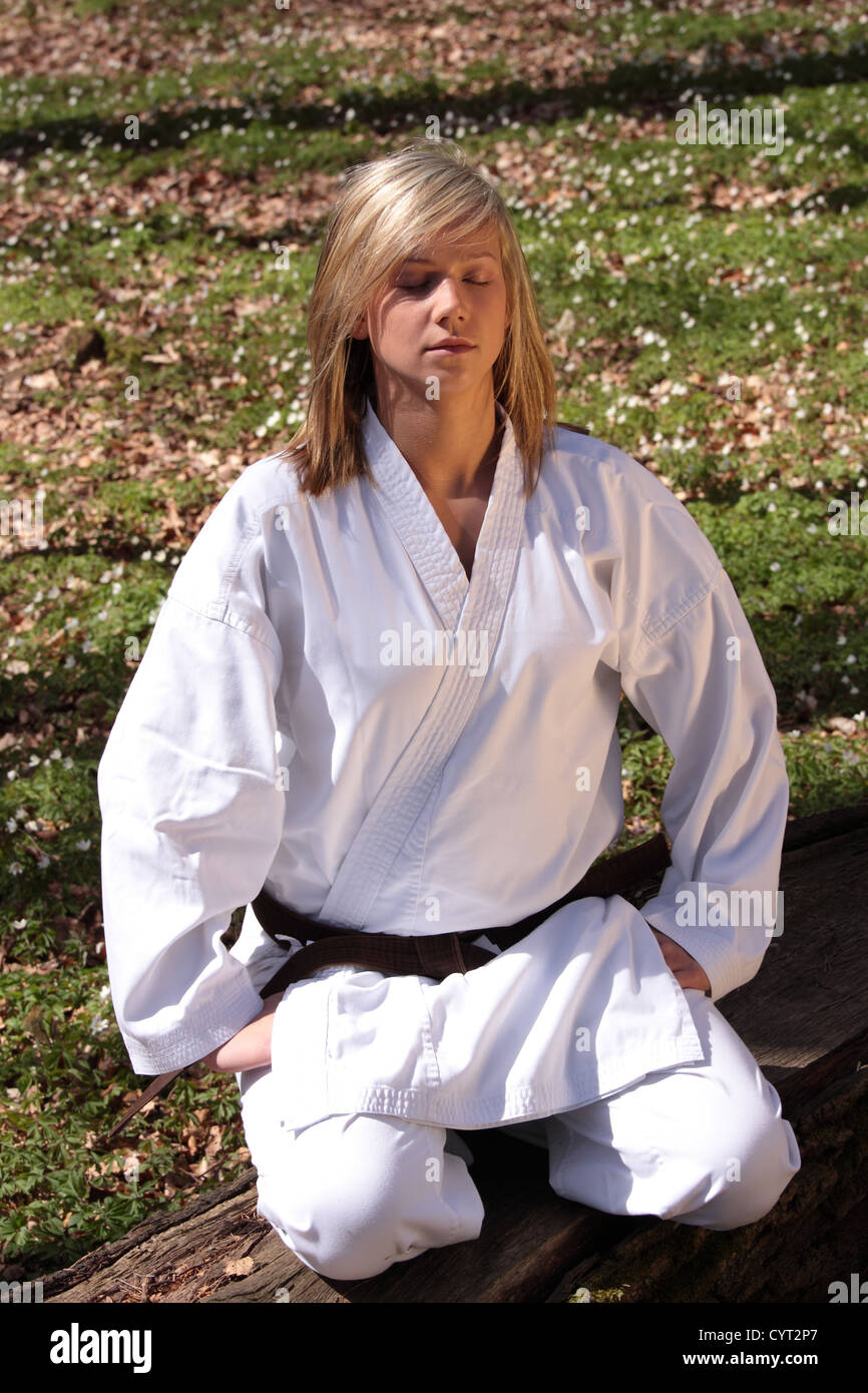 Karate girl - meditation Stock Photo - Alamy