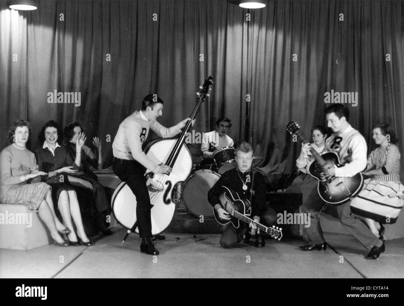 Skiffle hires stock photography and images Alamy