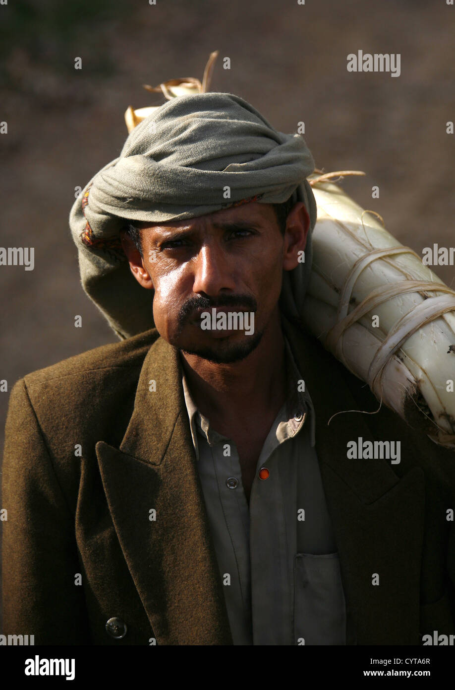 Khat Chewer Carring A Package On His Shoulder Under The Sun Light, Shahara, Yemen Stock Photo