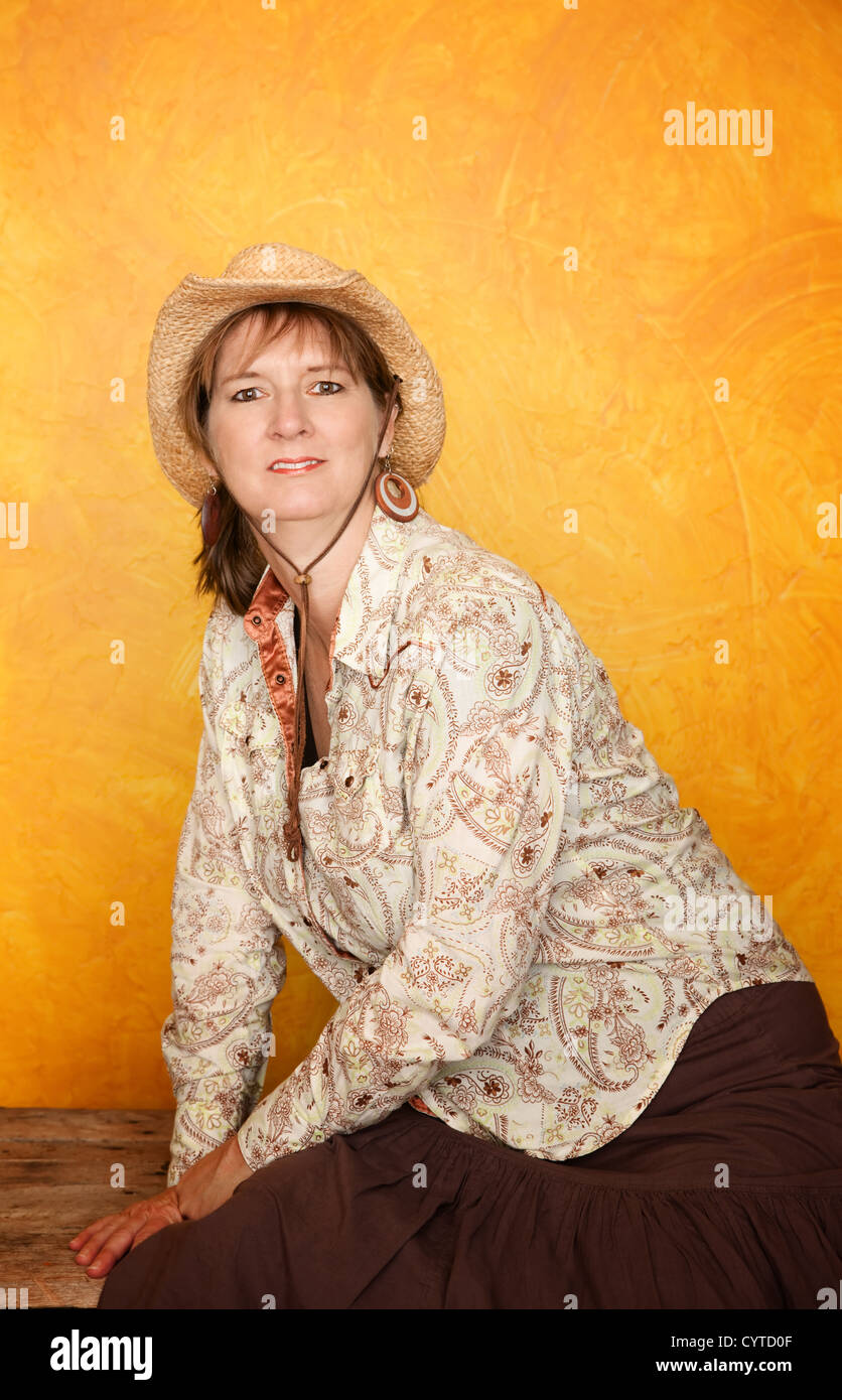 Pretty western woman in cowboy shirt and hat Stock Photo - Alamy