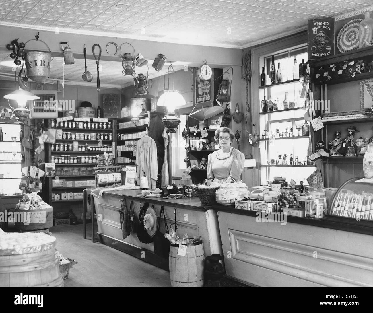 Vintage department store interior hi-res stock photography and images -  Alamy