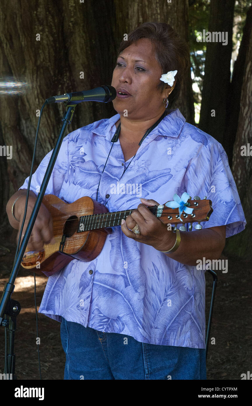 Elk284-7406v Hawaii, Kauai, Kokee State Park, Hawaiian woman playing ukulele Stock Photo