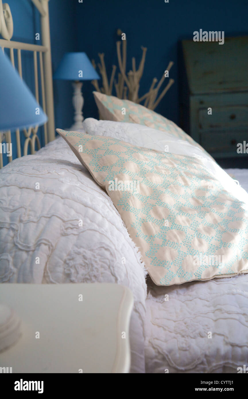 Bed and bolster pillow hires stock photography and images Alamy