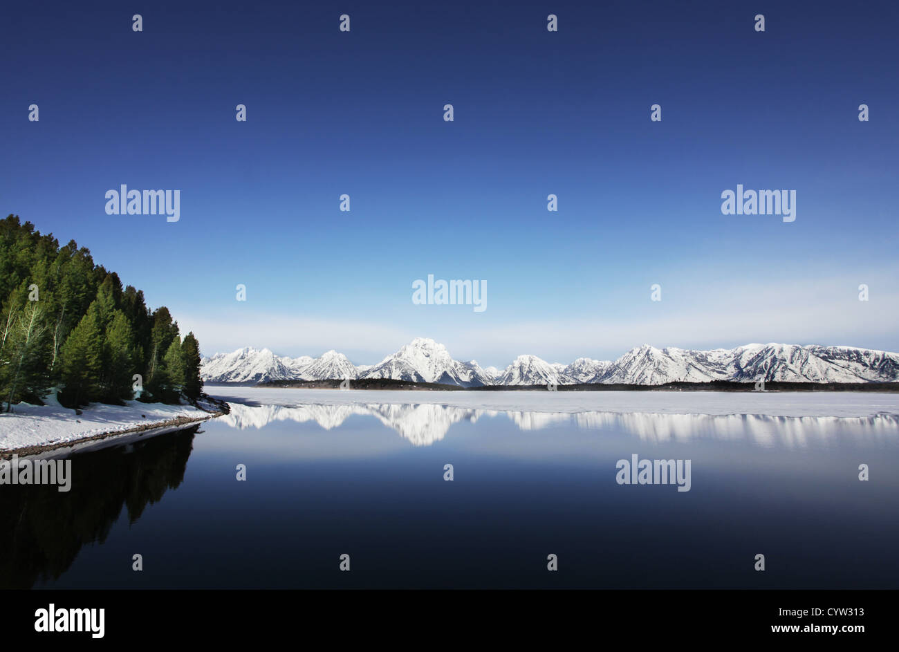 Travel lake mountain hi-res stock photography and images - Alamy