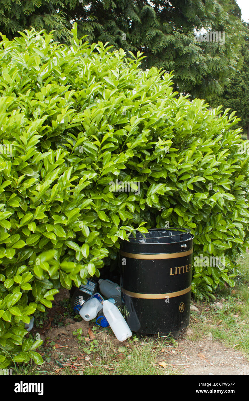 Waste litter bin hi-res stock photography and images - Alamy