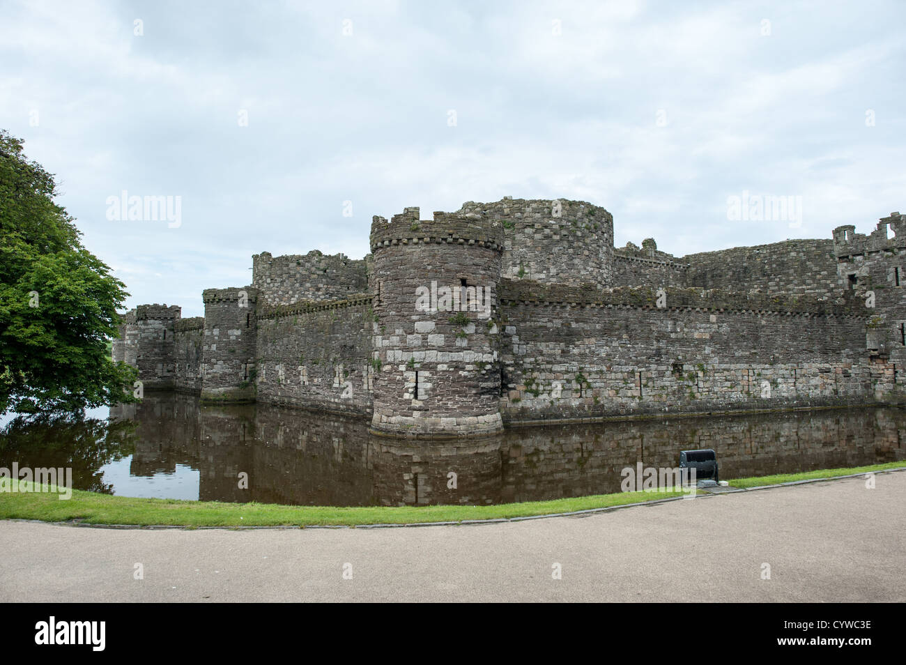 Well preserved medieval castle hi-res stock photography and images - Alamy