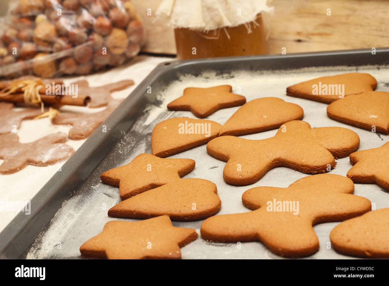 cooking gingerbread men Stock Photo Alamy